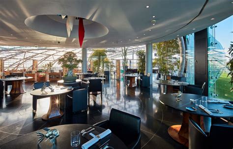 Restaurant Ikarus im Red Bull Hangar.